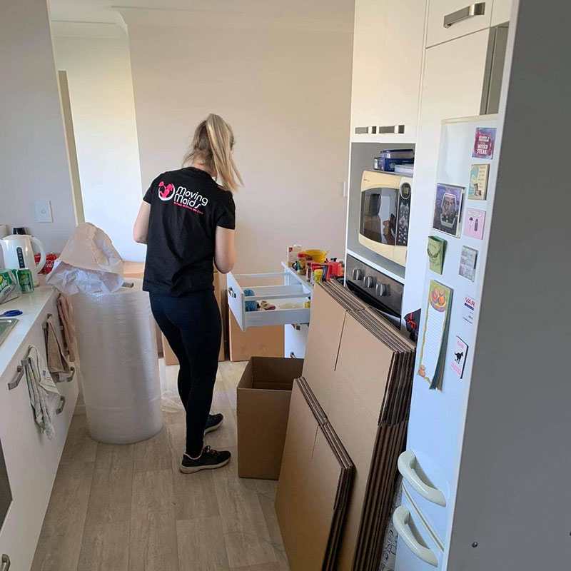 moving-maids-packing-kitchen